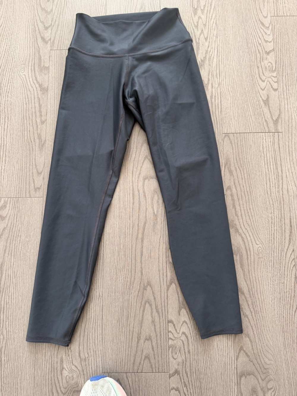 ALO Airlift Leggings - Picture 4 of 8